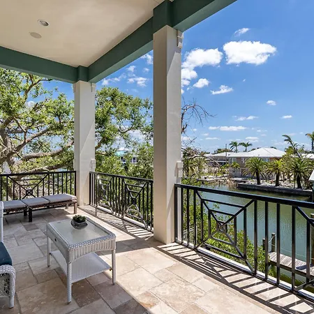 Freshly Squeezed: 5Br, Pool, Spa & Canal Views